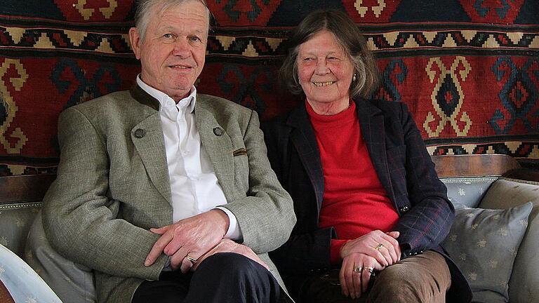 Dankbar und zufrieden feierten Johann-Friedrich und Gudula von Eichborn im Kreise einer großen Gratulantenschar ihre Goldene Hochzeit. Dankbar und zufrieden feierten Johann-Friedrich und Gudula von Eichborn im Kreise einer großen Gratulantenschar ihre Goldene Hochzeit.