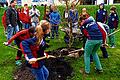 Symbol für den Umweltschutz: Die Mädchen und Jungen des Jugendrotkreuzes Haßberge betätigten sich beim Kreiswettbewerb als Klimahelfer. Gemeinsam wurde im Garten des Rotkreuzhauses in Haßfurt ein Baum gepflanzt.