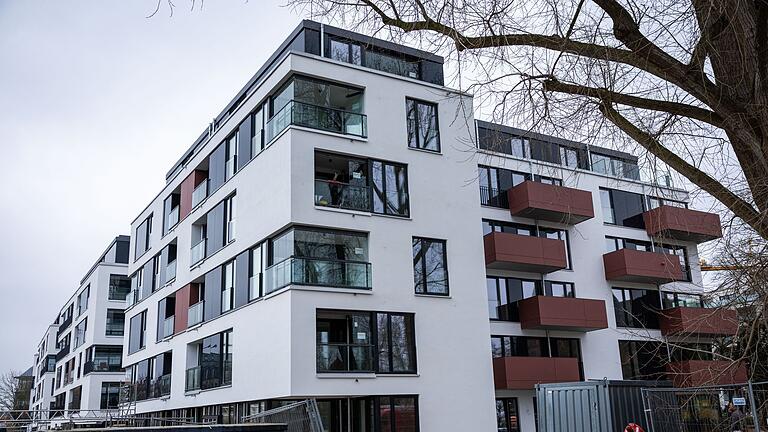 Wohnungsbau       -  Ohne Balkons, Keller und mit dünneren Decken könnten Wohnungen billiger werden. (Archivbild)