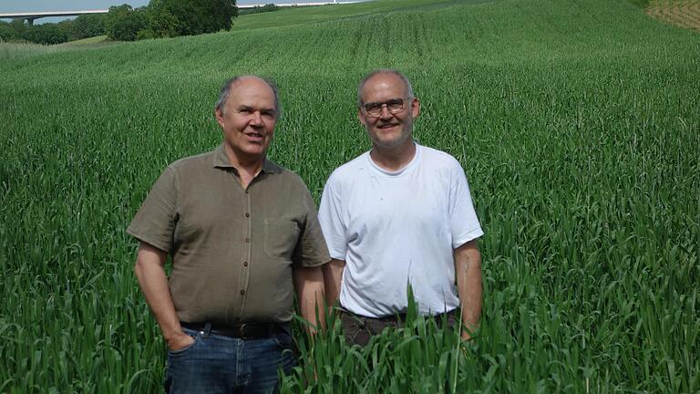 Lassen alte Weizensorten rund um Gnodstadt wieder aufleben: Martin Keller (links) und Hans Gebert. Lassen alte Weizensorten rund um Gnodstadt wieder aufleben: Martin Keller (links) und Hans Gebert.