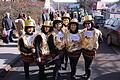 Die Frauen vom Faschingsstammtisch Stangenroth, alles frühere Gardetänzerinnen, laufen beim Umzug in ihrem Heimatort als goldene Ferrero-Pralinen mit.       -  Die Frauen vom Faschingsstammtisch Stangenroth, alles frühere Gardetänzerinnen, laufen beim Umzug in ihrem Heimatort als goldene Ferrero-Pralinen mit.