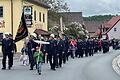 Ein langer Zug mit 28 Feuerwehrgruppen und der Steigerwaldkapelle schlängelte sich durch die Ortsteile Kammerforst und Breitbach.
