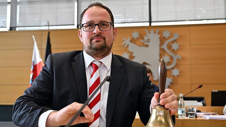 Konstituierende Sitzung des Thüringer Landtags - Der CDU-Politiker Thadäus König wurde neuer Landtagspräsident in Thüringen - seine Konkurrentin von der AfD unterlag. Konstituierende Sitzung des Thüringer Landtags - Der CDU-Politiker Thadäus König wurde neuer Landtagspräsident in Thüringen - seine Konkurrentin von der AfD unterlag.