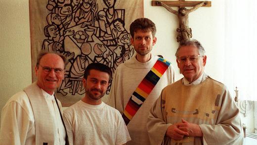 Edgar Röhrig - Mai 1998: (von rechts) Monsignore Edgar Röhrig, Diakon Stefan Philipps, Thomas Wagner (Teamleiter des Pfarrgemeinderats) und Pfarrer Roland Breitenbach. Edgar Röhrig - Mai 1998: (von rechts) Monsignore Edgar Röhrig, Diakon Stefan Philipps, Thomas Wagner (Teamleiter des Pfarrgemeinderats) und Pfarrer Roland Breitenbach.