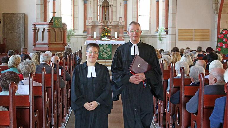 Pfarrerin Sara Wehowsky wurde in einem feierlichen Gottesdienst verabschiedet. Foto: Steffen Vetter - Pfarrerin Sara Wehowsky wurde in einem feierlichen Gottesdienst verabschiedet. Foto: Steffen Vetter Pfarrerin Sara Wehowsky wurde in einem feierlichen Gottesdienst verabschiedet. Foto: Steffen Vetter - Pfarrerin Sara Wehowsky wurde in einem feierlichen Gottesdienst verabschiedet. Foto: Steffen Vetter