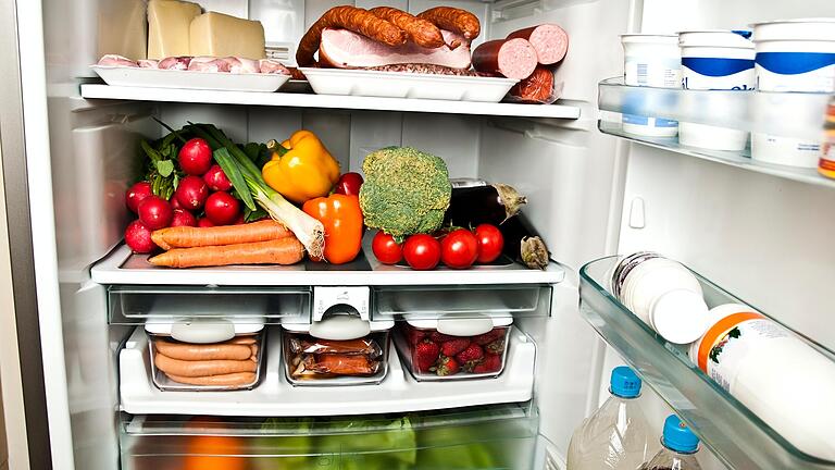 Ein voller Kühlschrank ist gut für den Energieverbrauch. Ein voller Kühlschrank ist gut für den Energieverbrauch. 