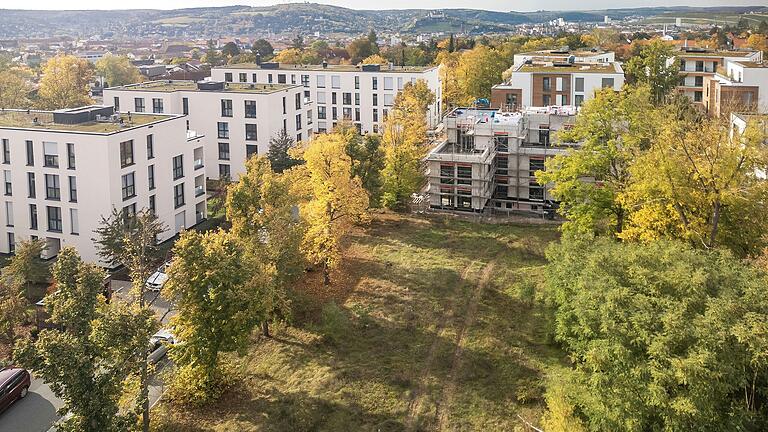 Im Streit um den an dieser Stelle im Würzburger Hubland geplanten Spielplatz wurde ein Kompromiss gefunden. Dieser fließt nun in eine neue Planung ein.