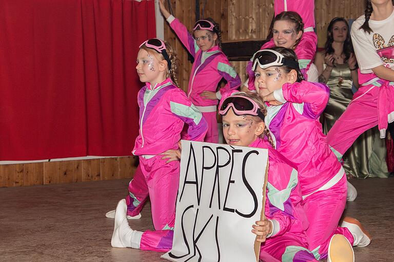 Zu Après-Ski-Hits tanzte die Kindergarde Seifriedsburg. Zu Après-Ski-Hits tanzte die Kindergarde Seifriedsburg.