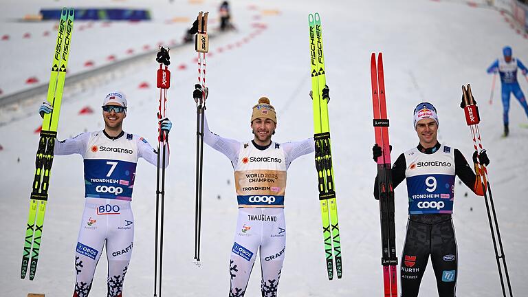 Ski nordisch: Weltmeisterschaft       -  Vinzenz Geiger (r) gewinnt seine vierte Medaille von Trondheim.