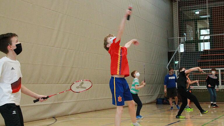 Beim Badminton ist Abstand in der Regel gewährleistet.