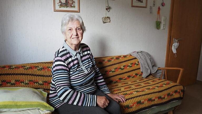 Eugenie Hart aus Urspringen ist 95 Jahre alt und lebt allein. Während Corona hatte sie kaum Kontakte, auch auf ihren gewohnten Kirchgang musste sie verzichten.