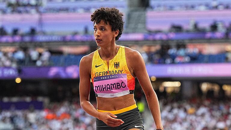 Die deutsche Weitspringerin Malaika Mihambo in Paris - Malaika Mihambo aus Deutschland triumphiert trotz gesundheitlicher Probleme und holt bei Olympia Silber im Weitsprung. Die deutsche Weitspringerin Malaika Mihambo in Paris - Malaika Mihambo aus Deutschland triumphiert trotz gesundheitlicher Probleme und holt bei Olympia Silber im Weitsprung.