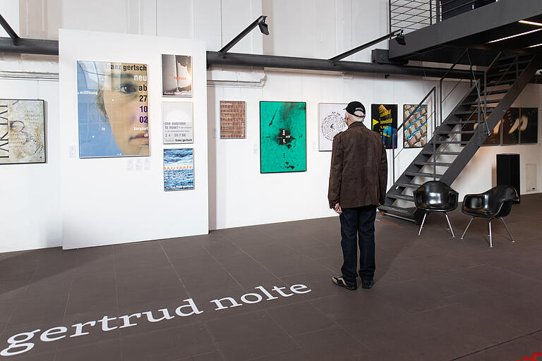 Voller Buchstaben und Plakaten mit Botschaften: Ausstellung im Spitäle.&nbsp;