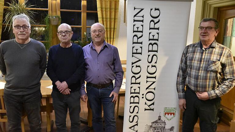 Die Vorstandschaft des HBV Königsberg für die kommenden drei Jahre-von links: Schriftführer Roland Ehrhardt, 1. Vorstand und Wanderwart Georg Herrlich, 2. Vorstand Ulrich Schmidt, Wegewart Günther Barfuß. Auf dem Bild fehlt Schatzmeisterin Anette Reuter.