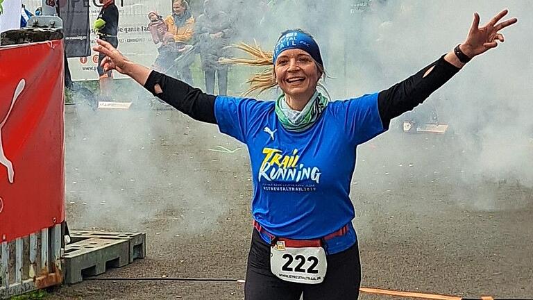 So sehen glückliche Finisher des Streutaltrails aus, Tanja Radina aus Saal genoss die schöne, aber anspruchsvolle Strecke