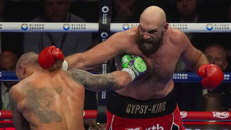 Tyson Fury       -  Tyson Fury (r) hat erneut seine Karriere beendet.