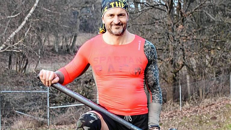 Biermann mit seinen Workout-Geräten.
