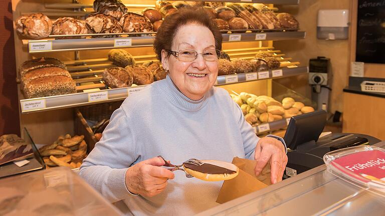 Von wegen Ruhestand: In der Bäckerei Gehrold in der Münzstraße in Würzburg arbeitet immer noch die 82-jährige Seniorchefin Inge Gehrold mit und hilft wo sie kann.