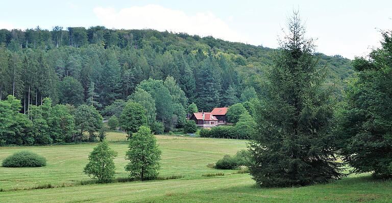 Das Forsthaus Sylvan liegt idyllisch im Spessart und veranstaltet am Sonntag einen Familientag mit Spendenaktion. Das Forsthaus Sylvan liegt idyllisch im Spessart und veranstaltet am Sonntag einen Familientag mit Spendenaktion.