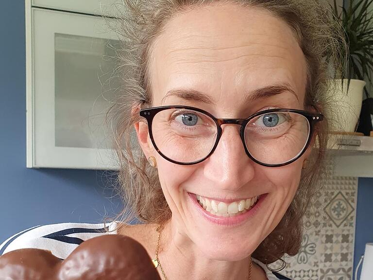 Catharina Ziegler aus Iphofen freut sich auch im Sommer über Lebkuchen. Catharina Ziegler aus Iphofen freut sich auch im Sommer über Lebkuchen.