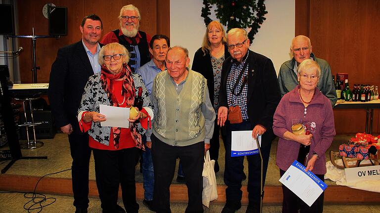 Langjährige VdK-Mitglieder und Vorstände (von links): stellvertretender Kreisvorsitzender Bernd Roßmanith, Hiltrud Schmitt (30 Jahre), Vorsitzender Karlo Petar Plazonic, Bernhard Hahn (40 Jahre), Hubert Wegener (30 Jahre), stellvertretende Vorsitzende Renate Brandstätter, Hermann Weihrauch (25 Jahre), Karl-Heinz Mühlfeld (30 Jahre) und Ilse Sauer (40 Jahre).