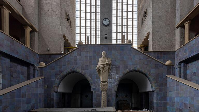 Der kathedralenartige Charakter des Schlachthofs fällt besonders im Innern auf. Der kathedralenartige Charakter des Schlachthofs fällt besonders im Innern auf.