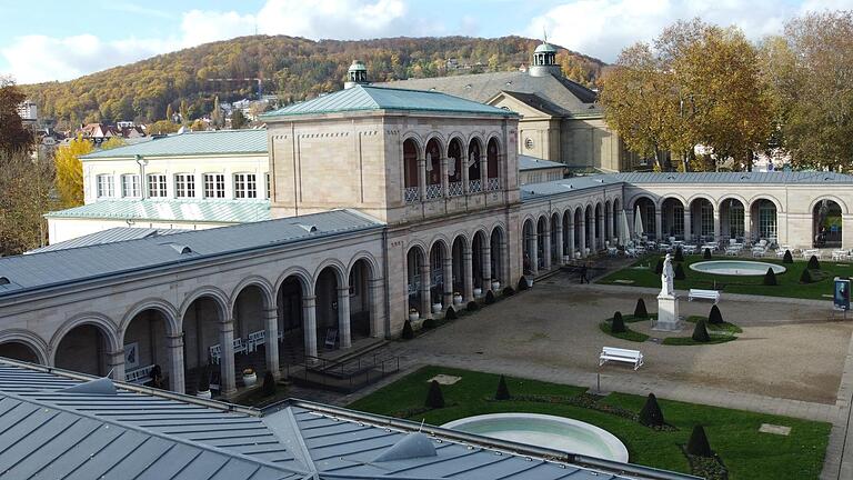Wandelhalle, Arkadenbau, Regentenbau mitsamt der Säle, des Kurgartencafés und des Schmuckhofs wurden in den Jahren 1996 bis 2007 saniert. Wandelhalle, Arkadenbau, Regentenbau mitsamt der Säle, des Kurgartencafés und des Schmuckhofs wurden in den Jahren 1996 bis 2007 saniert.