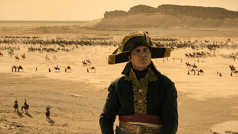 Kinostart - 'Napoleon'.jpeg       -  Joaquin Phoenix als Napoleon in einer Szene während des Feldzugs in Ägypten.