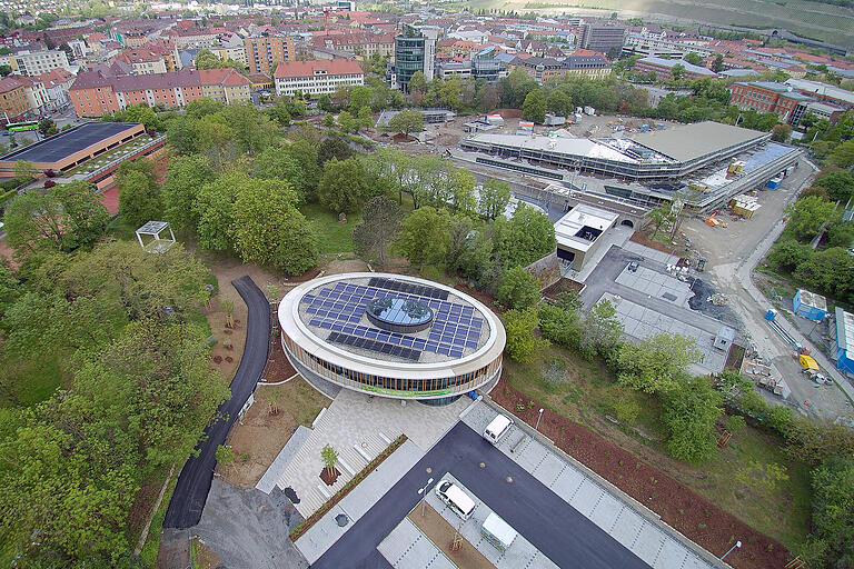 Nautiland im Bau: Das neue Würzburger Erlebnisbad soll im November eröffnet werden. Nautiland im Bau: Das neue Würzburger Erlebnisbad soll im November eröffnet werden.