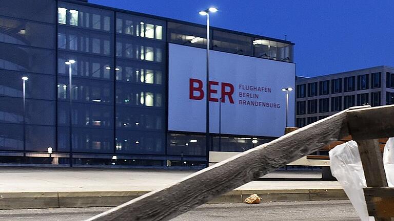 Hauptstadtflughafen BER - Noch immer Baustelle: Der Ankunftsbereich des neuen Hauptstadtflughafens BER. Hauptstadtflughafen BER - Noch immer Baustelle: Der Ankunftsbereich des neuen Hauptstadtflughafens BER.