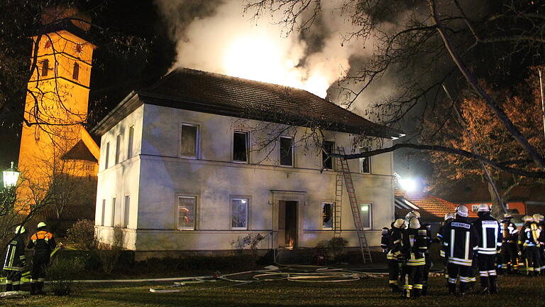 Am frühen Mittwoch, 6. Februar 2019, brannte das Pfarrhaus am Tanzberg in Stockheim.&nbsp;