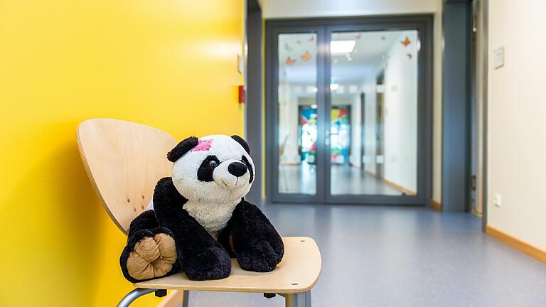 Herr Bär macht mal Pause. Er spielt eine wichtige Rolle in der Klinik für Kinder-und Jugendpsychiatrie, Psychosomatik&nbsp; und Psychotherapie am Leopoldina-Krankenhaus in Schweinfurt.&nbsp;