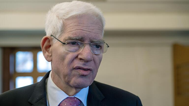 Zentralrats-Präsident Josef Schuster hat am Sonntag im Freilandmuseum Bad Windsheim die Allersheimer Synagoge eröffnet.