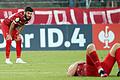 Enttäuschung über das dritte 0:1 in Serie: die Kickers-Akteur Fanol Perdedaj und Tobias Kraulich nach dem Pokal-Aus gegen den SC Freiburg.