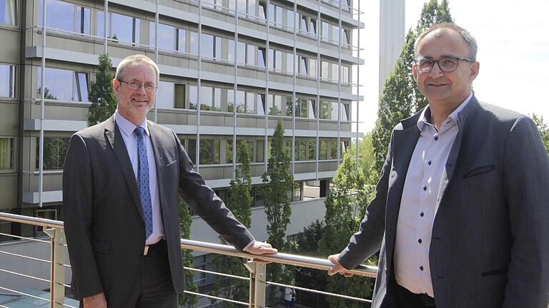 Müssen auch auf die Ergebnisse der Gespräche zur bundesweiten Krankenhausreform warten: Die Geschäftsführer Martin Stapper (links, Kongregation der Schwestern des Erlösers) sowie Jürgen Winter (Leopoldina Krankenhaus). Müssen auch auf die Ergebnisse der Gespräche zur bundesweiten Krankenhausreform warten: Die Geschäftsführer Martin Stapper (links, Kongregation der Schwestern des Erlösers) sowie Jürgen Winter (Leopoldina Krankenhaus).