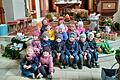 Die Kinder des Kindergartens Traustadt am Erntedank-Altar in der Kirche  St. Kilian.