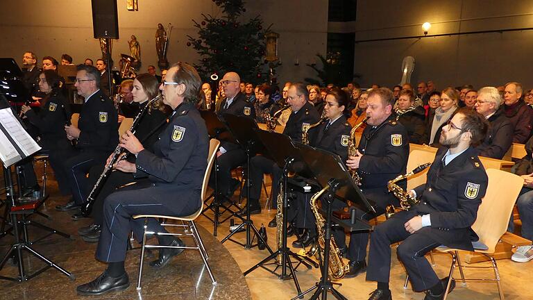 Das Neujahrskonzert in der St. Burkarduskirche in Oerlenbach. - Das Neujahrskonzert in der St. Burkarduskirche in Oerlenbach. Das Neujahrskonzert in der St. Burkarduskirche in Oerlenbach. - Das Neujahrskonzert in der St. Burkarduskirche in Oerlenbach.
