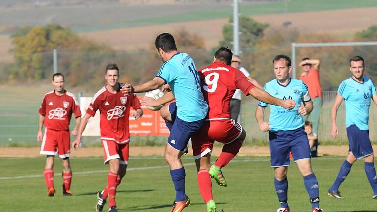 Daniel Doschko (Nr. 9) hatte den SV Morlesau/Windheim zwar eine Pausenführung beschert, aber die SG Oerlenbach/Ebenhausen um Sandro Cazella blieb nicht nur in dieser Szene standhaft und gewann das Spiel noch deutlich mit 5:1.ssp       -  Daniel Doschko (Nr. 9) hatte den SV Morlesau/Windheim zwar eine Pausenführung beschert, aber die SG Oerlenbach/Ebenhausen um Sandro Cazella blieb nicht nur in dieser Szene standhaft und gewann das Spiel noch deutlich mit 5:1.ssp