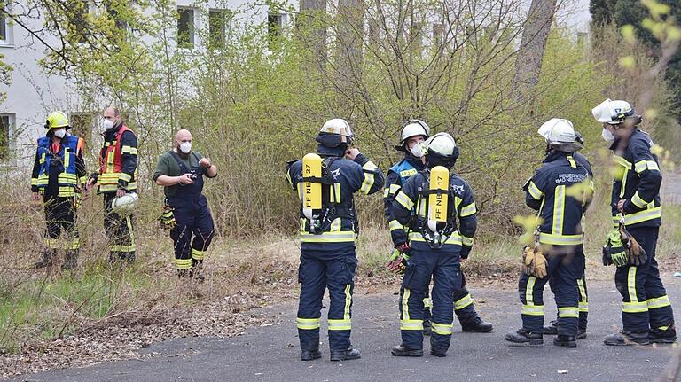 Großeinsatz der Rettungskräfte in Mellrichstadt: Bei einer Feier in den Mai wurden zwei junge Männer schwer verletzt. Großeinsatz der Rettungskräfte in Mellrichstadt: Bei einer Feier in den Mai wurden zwei junge Männer schwer verletzt.