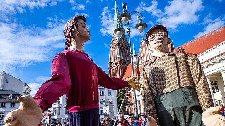 Feiern zum Tag der Deutschen Einheit       -  Mit einem ökumenischen Gottesdienst im Dom und einem Staatsakt im Mecklenburgischen Staatstheater werden die Feiern zum Tag der Einheit in Schwerin fortgesetzt.