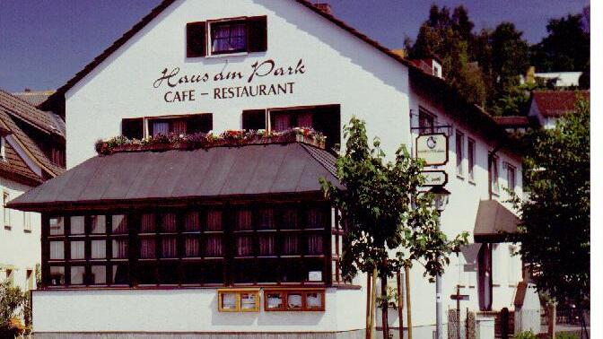 Das "Haus am Park" in den Anfangsjahren. Das "Haus am Park" in den Anfangsjahren.