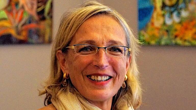 Mit der Erde träumen: Hannelore Heider aus Ebelsbach zeigt einige ihrer Bilder im Café „Susi & Strolch“ und im Café Bistro „Offener Treff“ im Mehrgenerationenhaus. Mit der Erde träumen: Hannelore Heider aus Ebelsbach zeigt einige ihrer Bilder im Café „Susi & Strolch“ und im Café Bistro „Offener Treff“ im Mehrgenerationenhaus.