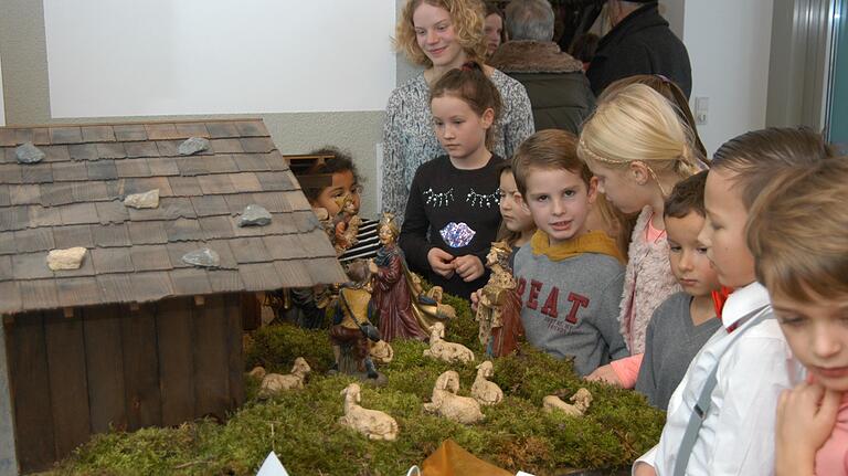 Schauen und staunen. Dazu lud die Ausstellung mit 35 Krippen im Treffpunkt Zimmern ein. Schauen und staunen. Dazu lud die Ausstellung mit 35 Krippen im Treffpunkt Zimmern ein.