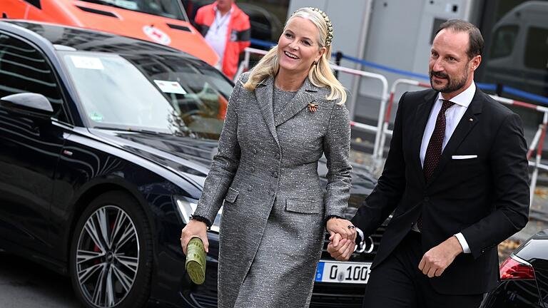 Kronprinzessin Mette-Marit und Kronprinz Haakon von Norwegen       -  Kronprinzessin Mette-Marit musste bereits in der Vergangenheit aufgrund gesundheitlicher Probleme kürzertreten.