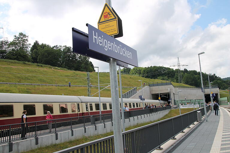 Der neue Bahnhof in Heigenbrücken am Tag der Eröffnung der Umfahrungsspange.