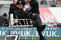 Bernhard Trares verbrachte den Großteil des Spiels gegen Hannover auf seinem Stuhl am Spielfeldrand.