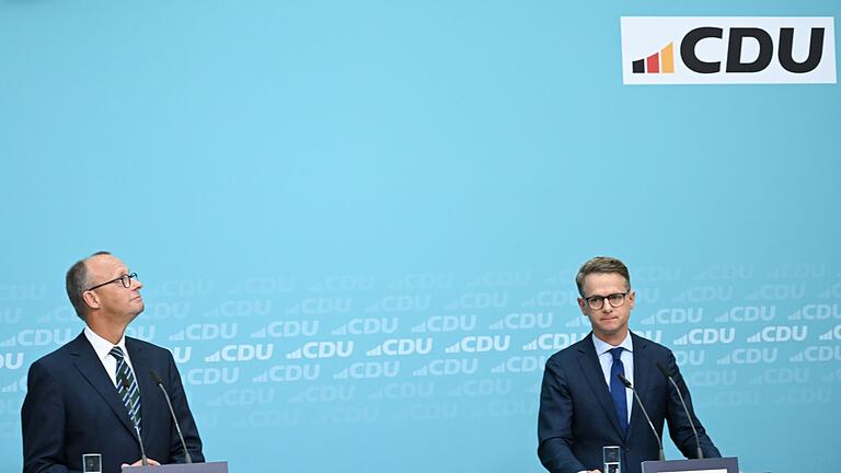 Friedrich Merz und Carsten Linnemann       -  Die Führungsgremien von CDU und CSU haben die Kanzlerkandidatur von Merz einhellig bestätigt.