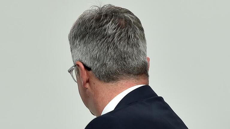 GERMANY-ECONOMY-AUTO-AGM-AUDI       -  Gerade wurde sein Vertrag verlängert. Audi-Chef Rupert Stadler würde gerne befreit nach vorne schauen. Doch die Dieselaffäre zwingt ihn immer wieder zum Rückblick. Auch zu der Frage: Welche Rolle spielte er selbst dabei?