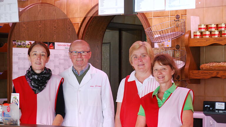 Die Metzgerei von Karl Stumpf in Erlabrunn hat endgültig geschlossen. Das Metzgereiteam (von links): Ursula Beutel, Karl Stumpf, Marion Dittmaier und Heidrun Beck.