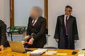 Der Angeklagte Kai K. zwischen zwei seiner vier Verteidiger vor dem Prozessbeginn in Schweinfurt.